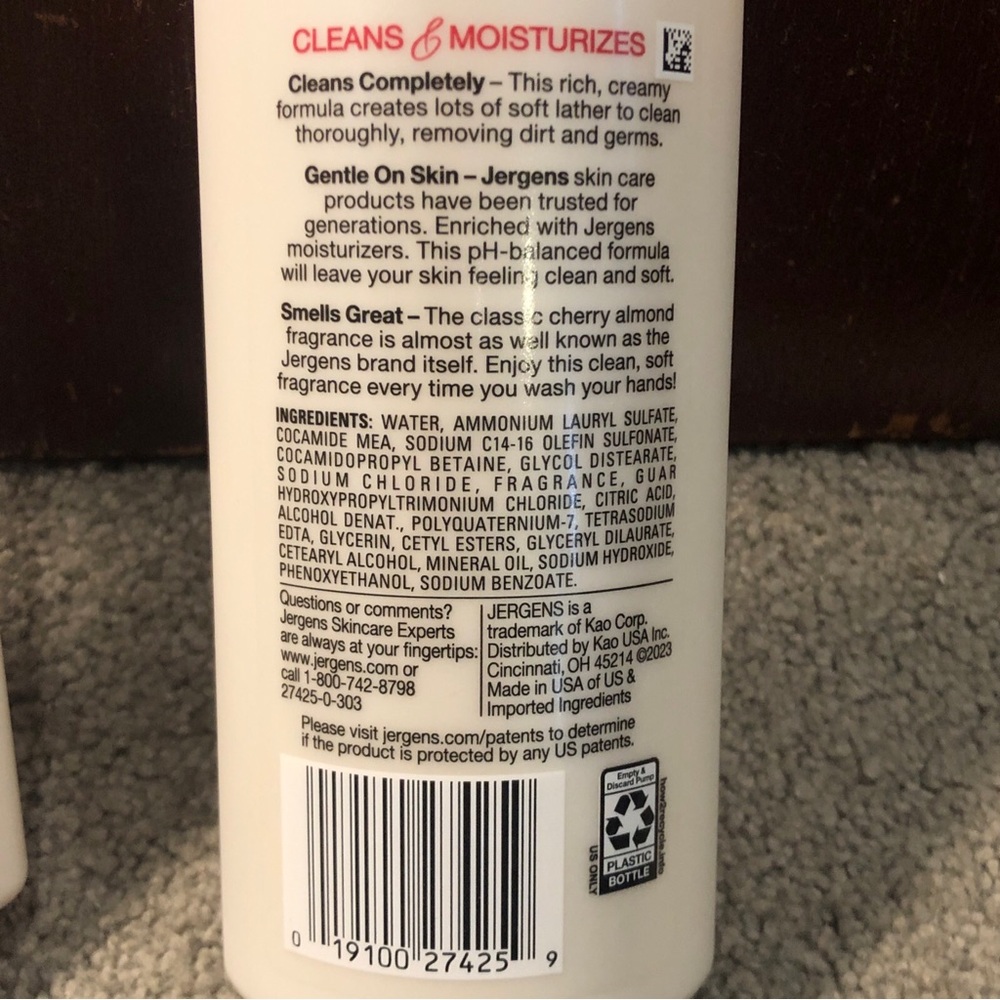 X2 Jergens Extra Moisturizing Hand Wash Soap Cherry Almond, 8.3oz - Picture 3 of 8